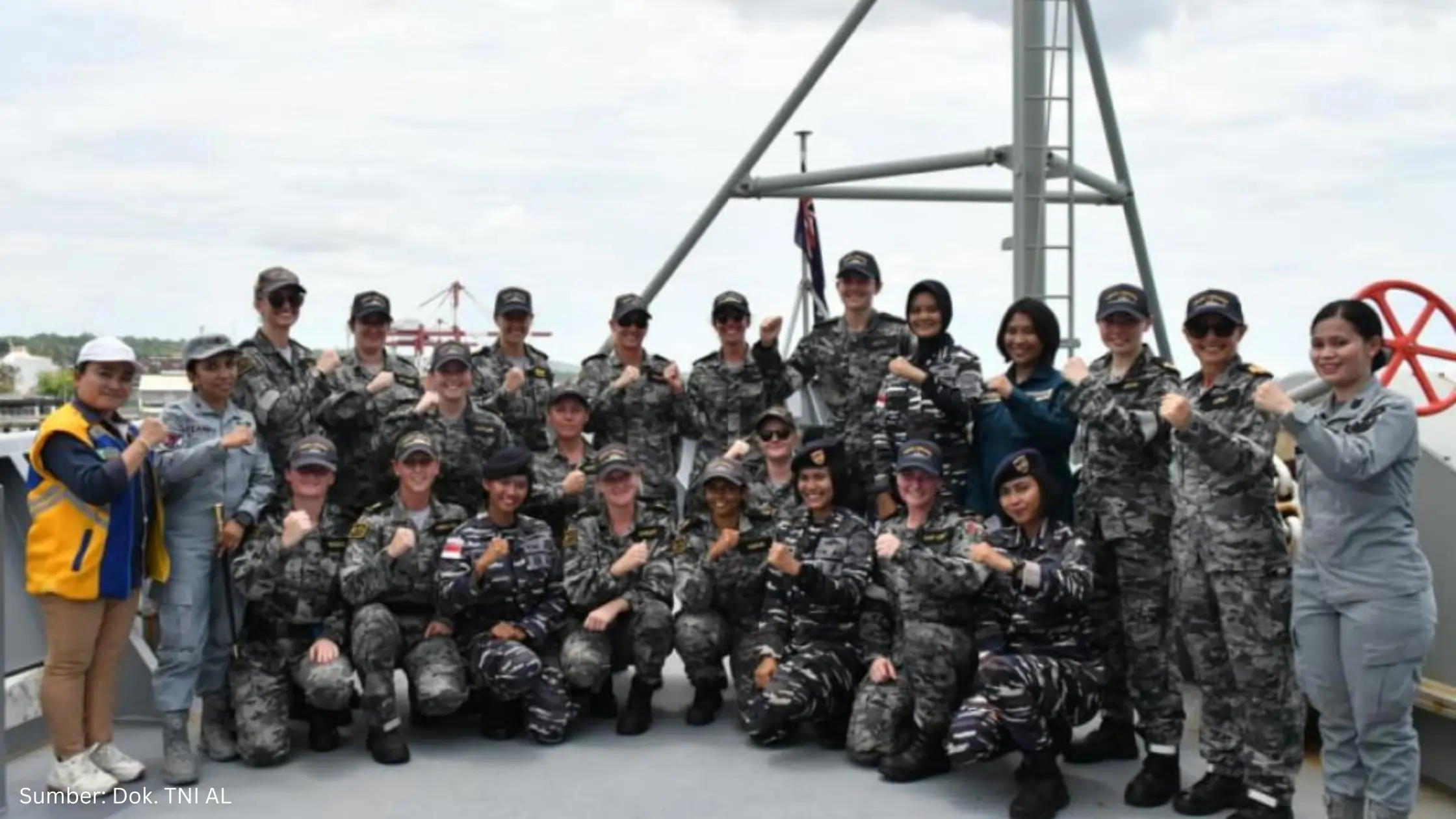 HMAS Leeuwin dan TNI AL Perkuat Pemetaan Laut di Perairan Nusa Tenggara Timur - Gambar 1